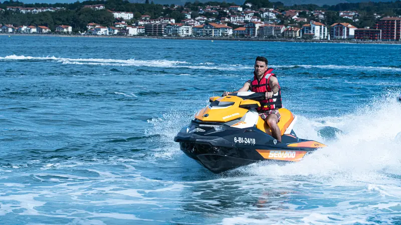 Ruta corta en moto de agua en Hondarribia
