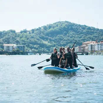 Alquiler de paddlesurf en la Playa de la Concha en San Sebastián, Guipúzcoa