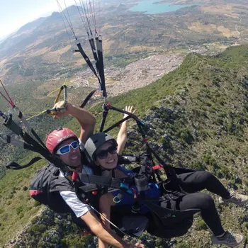 Vuelo acrobático en parapente biplaza en Algodonales