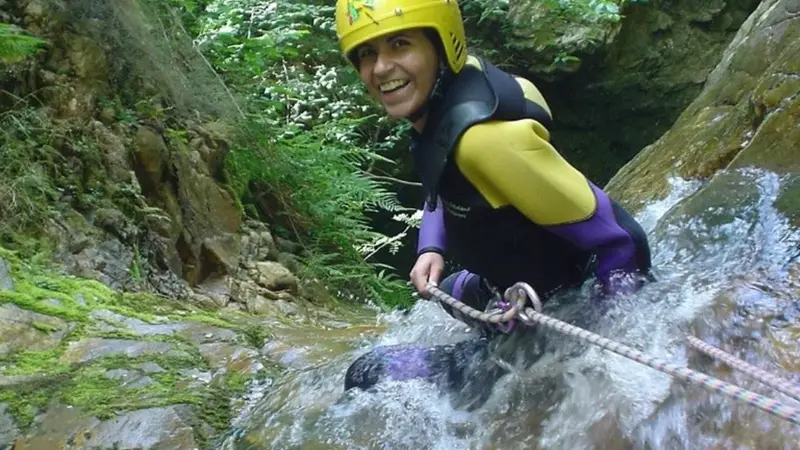 Barranquismo acuático en el barranco Carangas de nivel medio-alto desde Arriondas, Asturias