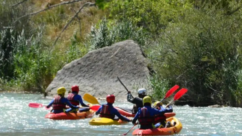 Curso de kayak completo en aguas bravas en Murillo de Gállego, Zaragoza