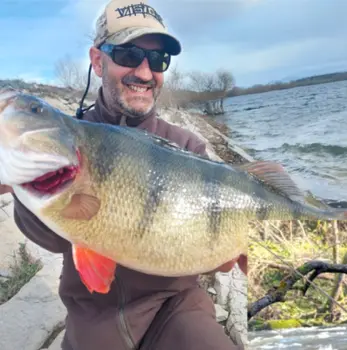 Jornada de Pesca guiada en los embalses alaveses