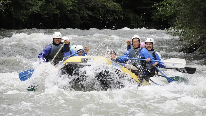 Rafting en los Picos de Europa por las bravas aguas de los ríos Deva y Cares