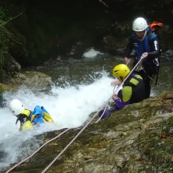 Barranquismo acuático en La Cueva’l Tinganón en Ribadesella, Asturias