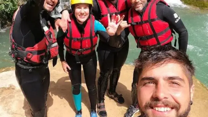 Descenso en kayak por las aguas bravas del río Mijares en Montanejos, Castellón