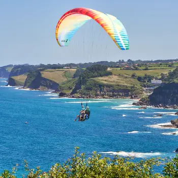 Vuelo en parapente biplaza desde el Pico del Sol en Gijón