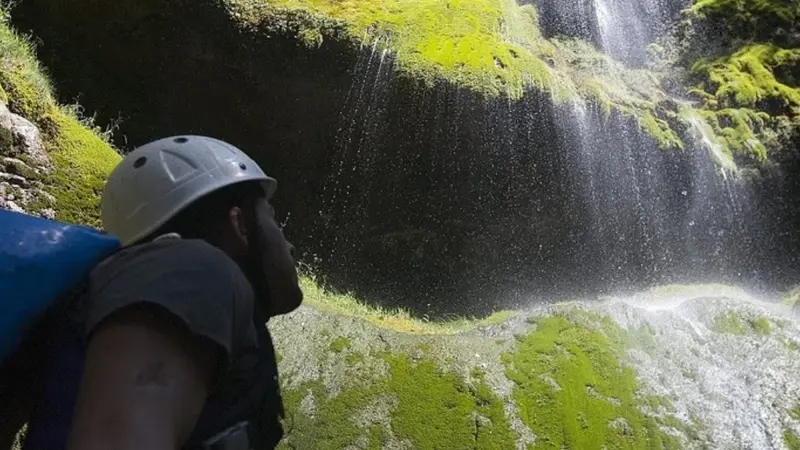 Barranquismo acuático en el barranco La Molina en Cabrales, Asturias