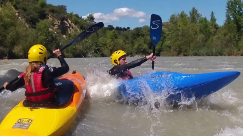 Curso de kayak de iniciación en aguas bravas en Murillo de Gállego, Zaragoza