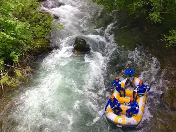 Rafting de aguas bravas en el río Cares desde Arriondas, Asturias