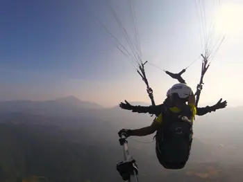 Vuelo biplaza en el Valle de Benasque desde Castejón de Sos