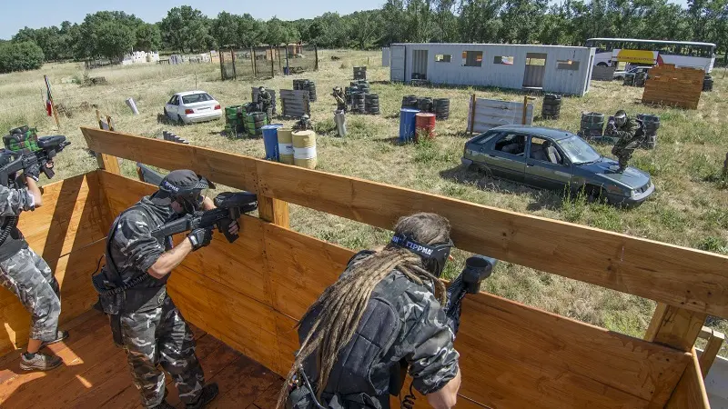 Paintball para niños con bolas ilimitadas y menú infantil en San Lorenzo del Escorial, Madrid
