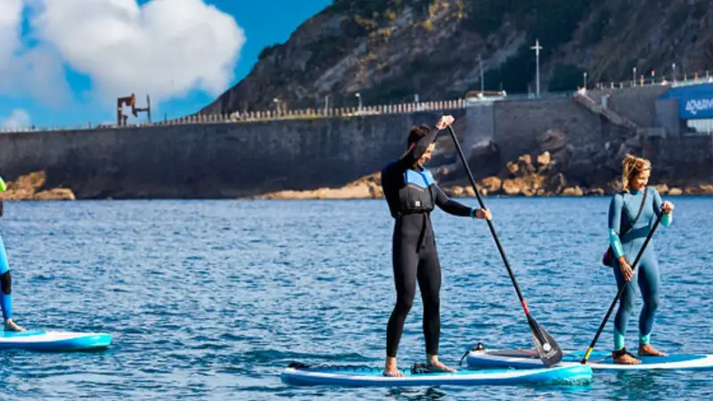 Alquiler de Big SUP (paddlesurf XXL) en la Playa de la Concha en San Sebastián, Guipúzcoa