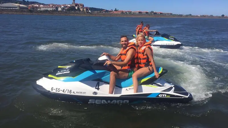 Ruta corta en moto de agua en Hondarribia
