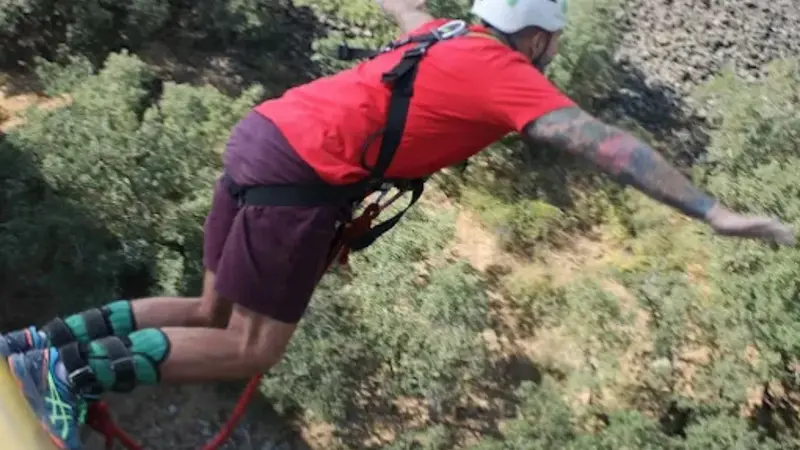 El mayor salto de Puenting (High Jumping) desde el viaducto de Buitrago en Madrid