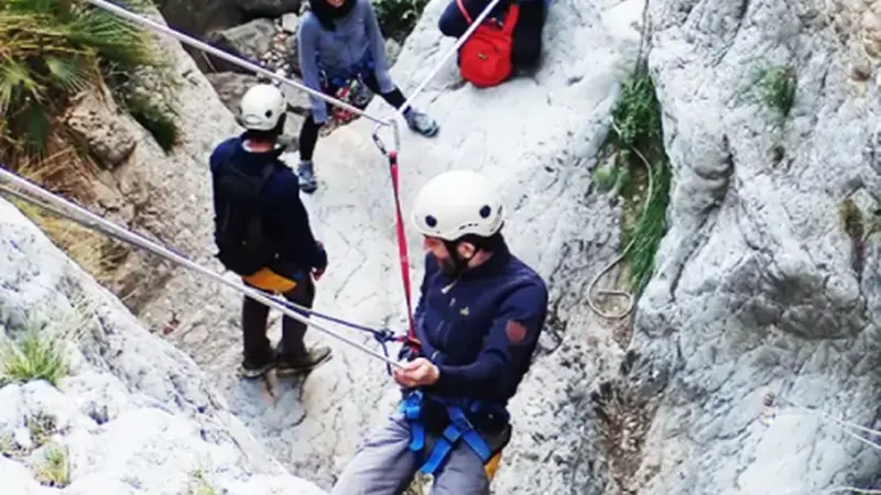 Barranquismo acuático nivel técnico en el Barranco del Nacimiento desde Millares