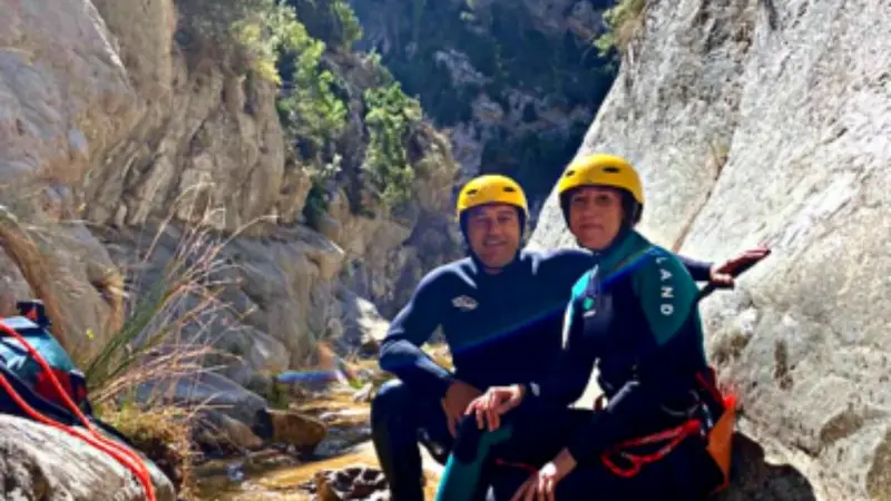 Descenso en kayak por las aguas bravas del río Mijares en Montanejos, Castellón