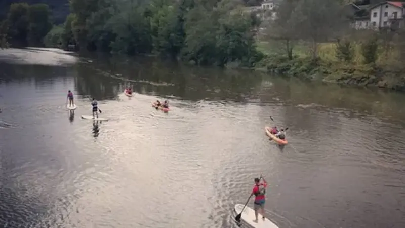 Alquiler de Big SUP (paddlesurf XXL) en la Playa de la Concha en San Sebastián, Guipúzcoa
