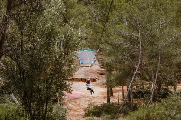 Circuito aéreo con tirolinas para adultos en Estivella