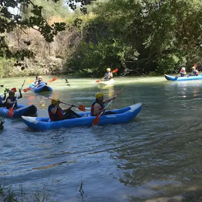 Descenso en kayak o canoraft en el río Genil en Cuevas Bajas