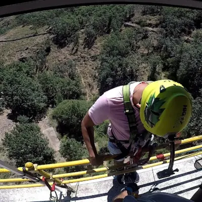 El mayor salto de Puenting (High Jumping) desde el viaducto de Buitrago en Madrid