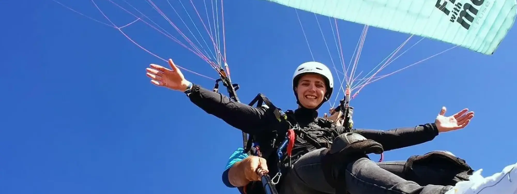 Vuelo de parapente PREMIUM con el campeón nacional Daniel Crespo en Adeje, Tenerife