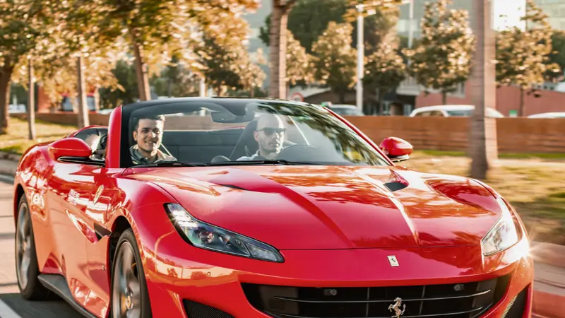 Conducción de un Ferrari Portofino M por la Barceloneta y sus playas en Barcelona