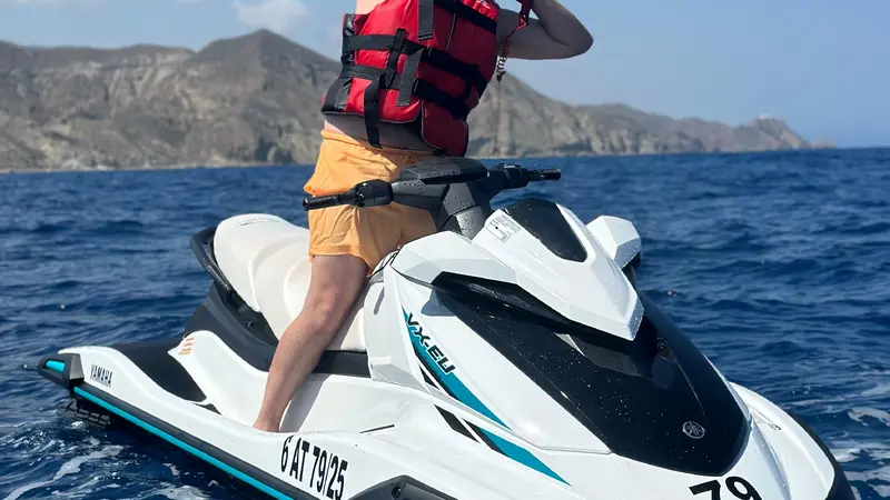 Excursión en moto de agua al Algarrobico desde Carboneras