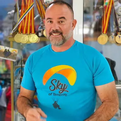 Tour aéreo en Paratrike con el campeón del mundo, Daniel Crespo, desde Adeje, Tenerife