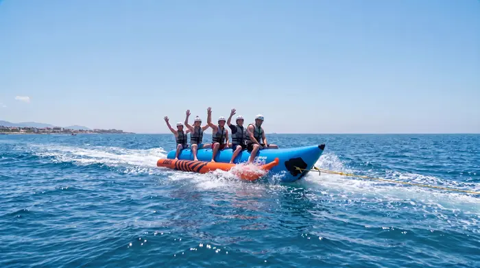 Banana Boat en Sitges – Diversión en el mar para grupos