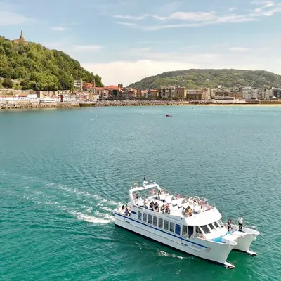 Excursión escolar en catamarán desde el Puerto de San Sebastián