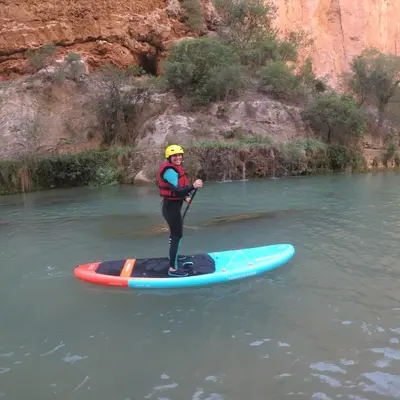 Travesía en Paddlesurf por las aguas del Embalse de Arenoso desde Montanejos, Castellón