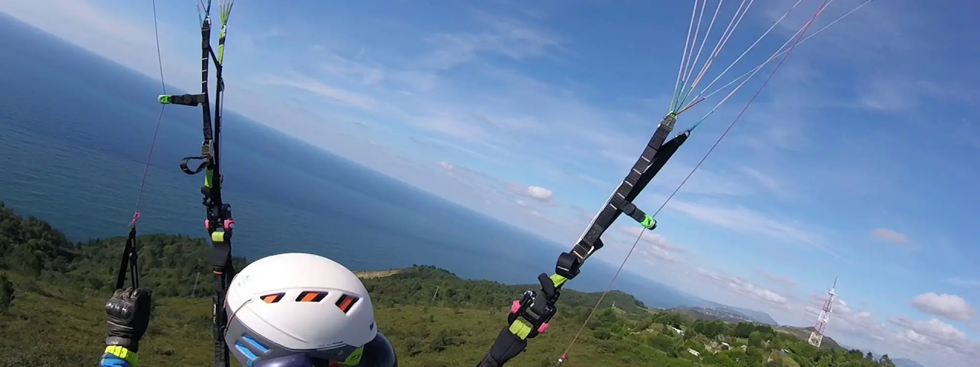 Vuelo avanzado en parapente en Orio con acrobacias y toma de mandos
