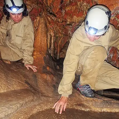 Espeleología de iniciación en la Cueva de la Sarsa en Bocairent