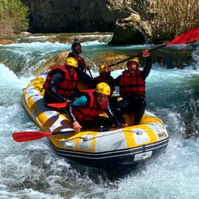 Rafting por las bravas aguas del río Mijares desde Montanejos, Castellón