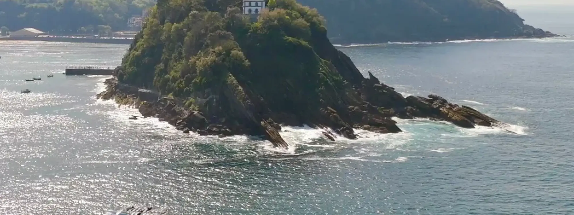 Alquiler privado de catamarán por horas en el Puerto de San Sebastián