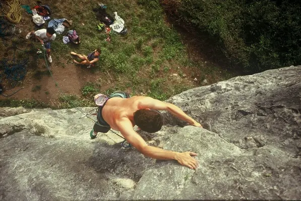 Cursos de escalada para todos los niveles en Asturias desde Arriondas