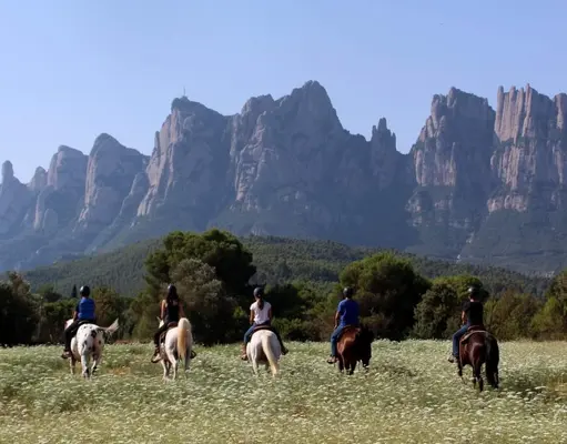 Ruta a caballo en Montserrat desde Castellbell i el Vilar