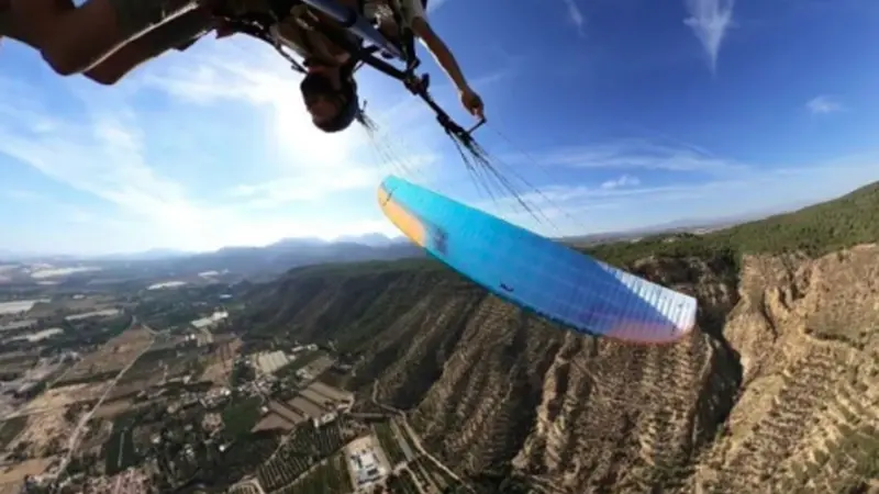 Vuelo paisajístico de larga duración en parapente en Sierra Espuña