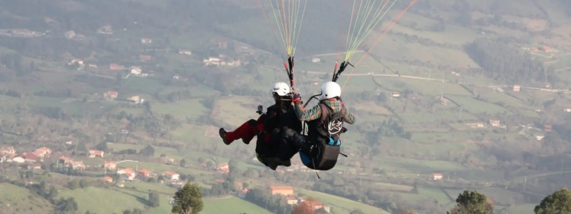 Vuelo en parapente biplaza desde el Pico del Sol en Gijón