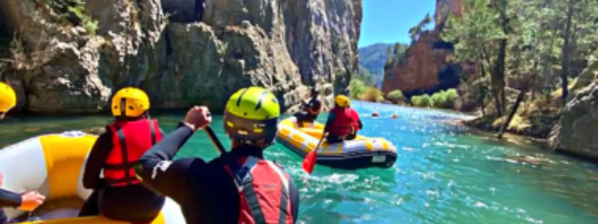 Descenso de rafting en Montanejos por el río Mijares