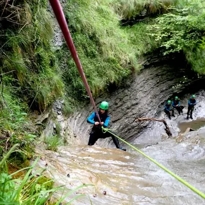 Barranquismo acuático en el barranco de Agiñaga en Agíñiga, Álava