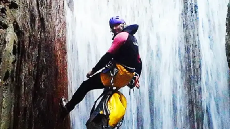Barranquismo acuático nivel técnico en el Barranco del Nacimiento desde Millares