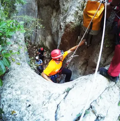 Barranquismo nivel avanzado en el Barranco del Salt de Penáguila