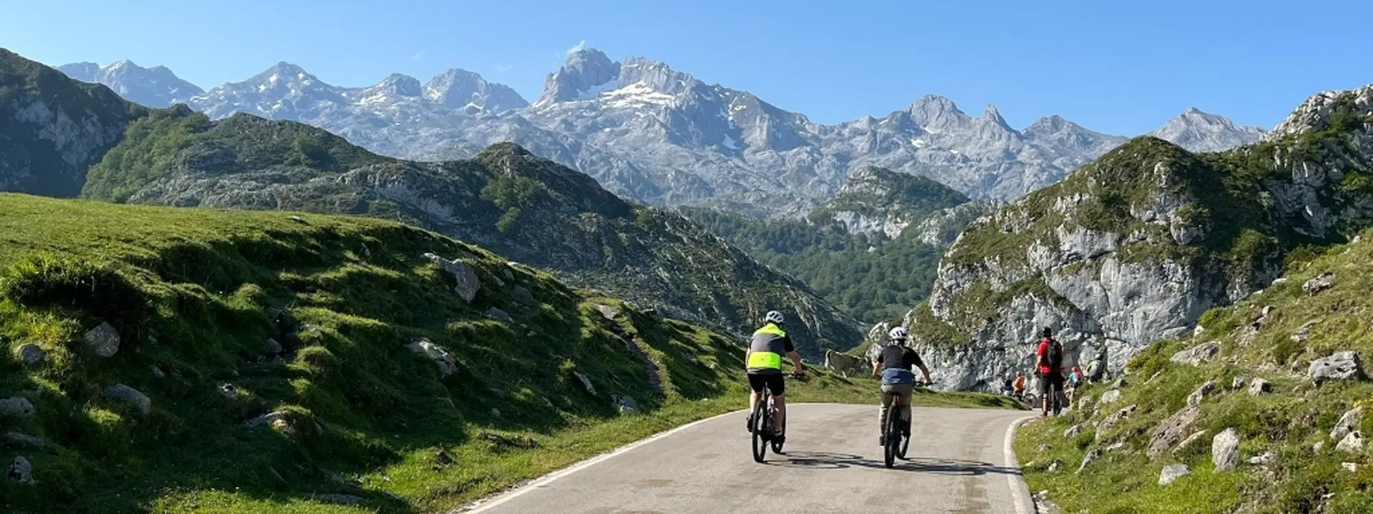 Ruta en bicicleta eléctrica desde Benia de Onís a los Lagos de Covadonga en Asturias