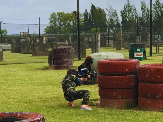 PACK ADULTOS: Paintball + Humor amarillo en Sant Pere Pescador