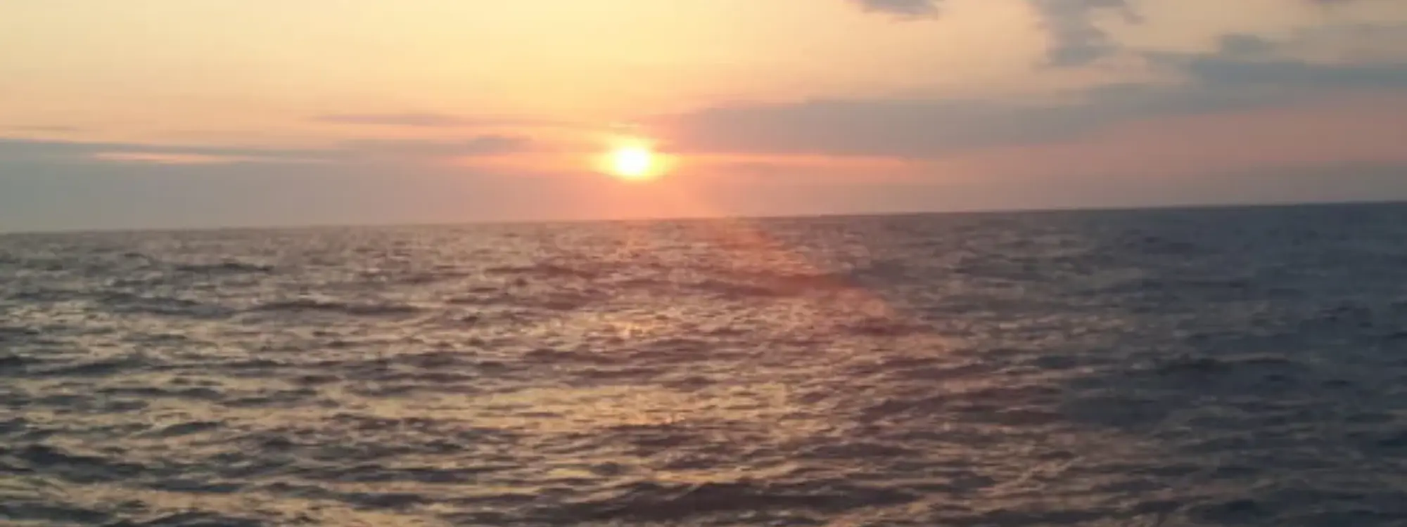Paseo en barco al atardecer para disfrutar de la puesta de sol en San Sebastián, Guipúzcoa