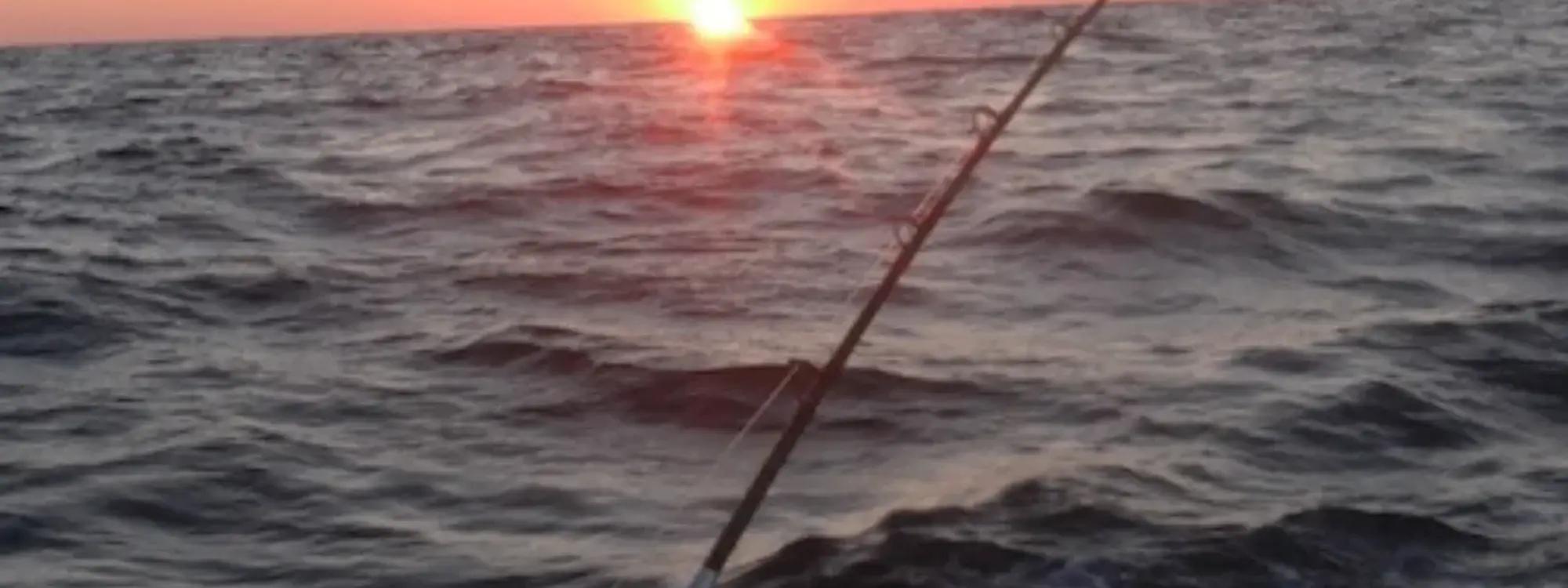 Paseo en barco al atardecer para disfrutar de la puesta de sol en San Sebastián, Guipúzcoa