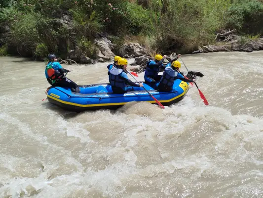 Rafting por el tramo Benamejí-Palenciana en el río Genil desde Palenciana, Córdoba