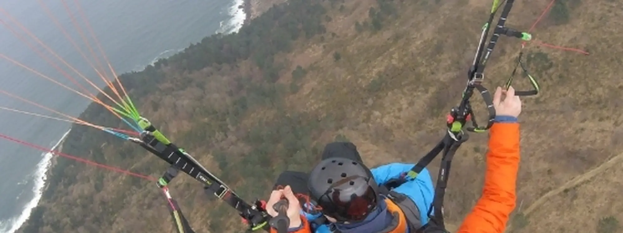Vuelo avanzado en parapente en Orio con acrobacias y toma de mandos