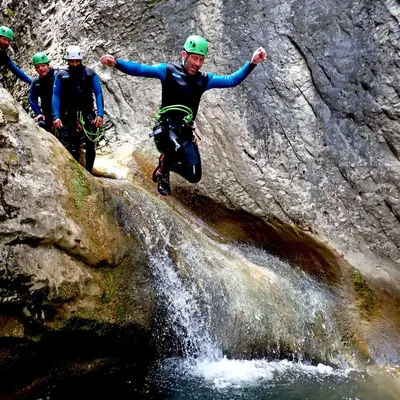 Barranquismo acuático en el barranco Artazul en Aizpún, Navarra